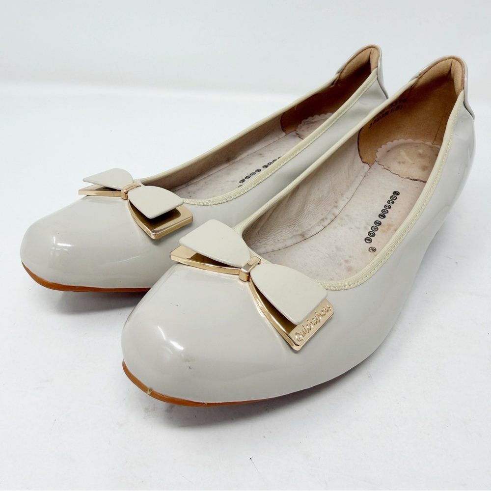 Quiché Shoes Beige Patent Leather Bow Pumps Size 7.5 Block Heel Dressy Work